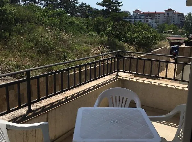 Hills - Official Apart Otel 2*